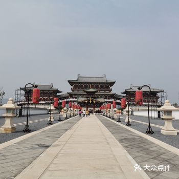 夜景是在天堂上拍的。最后一张是应天门