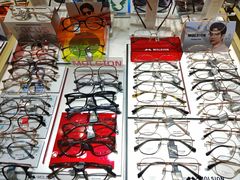 -美式眼镜·授权蔡司.依视路.尼康.豪雅.明月(人民广场店)