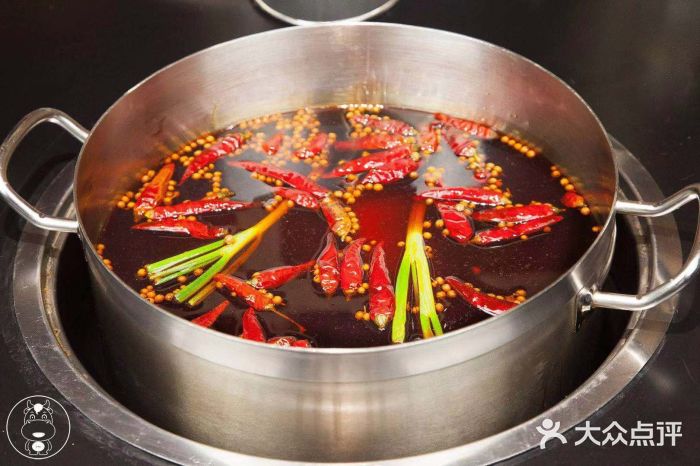 醉成都花房串串音乐火锅花房麻辣全红锅底图片
