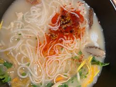 -银米·云南传统过桥米线(双廊黑金冠店)