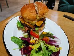 27&nbsp;牛肉汉堡-HELLO 27 意面·沙拉·帕尼尼