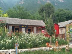 -百里峡七彩艺术小镇