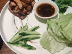 蜜糖炭烧猪颈肉配沙拉-星叶·东南亚料理(宁波万象汇店)