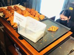 海盐焦糖牛角包-来回·咖啡(天河南店)