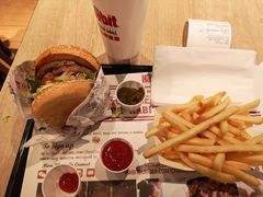 -The Habit Burger Grill 哈比特汉堡(复兴soho店)