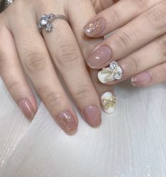 -花岐款式专研健康美甲沙龙