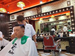 -东方先生国潮男士理发馆