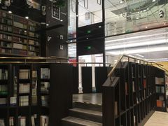 -钟书阁(群光广场店)