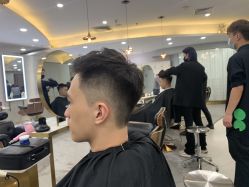 点击看大图 -八佰伴8008星级形象店