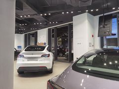-TESLA 特斯拉(上海太古汇体验店)