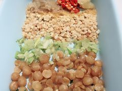 特制的牛蛙小料碟-蛙两只美蛙鱼头火锅(恒茂店)