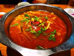 -野山舂·贵州现舂酸汤火锅(鸿通城店)