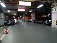 -大宁国际商业广场-地下停车库
