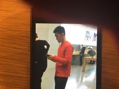 这就是我说的那个店员-Apple零售店(华贸购物中心店)