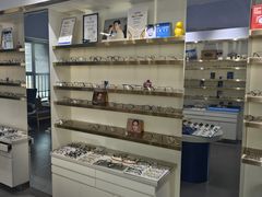 -视野联行眼镜•蔡司•依视路(温江店)