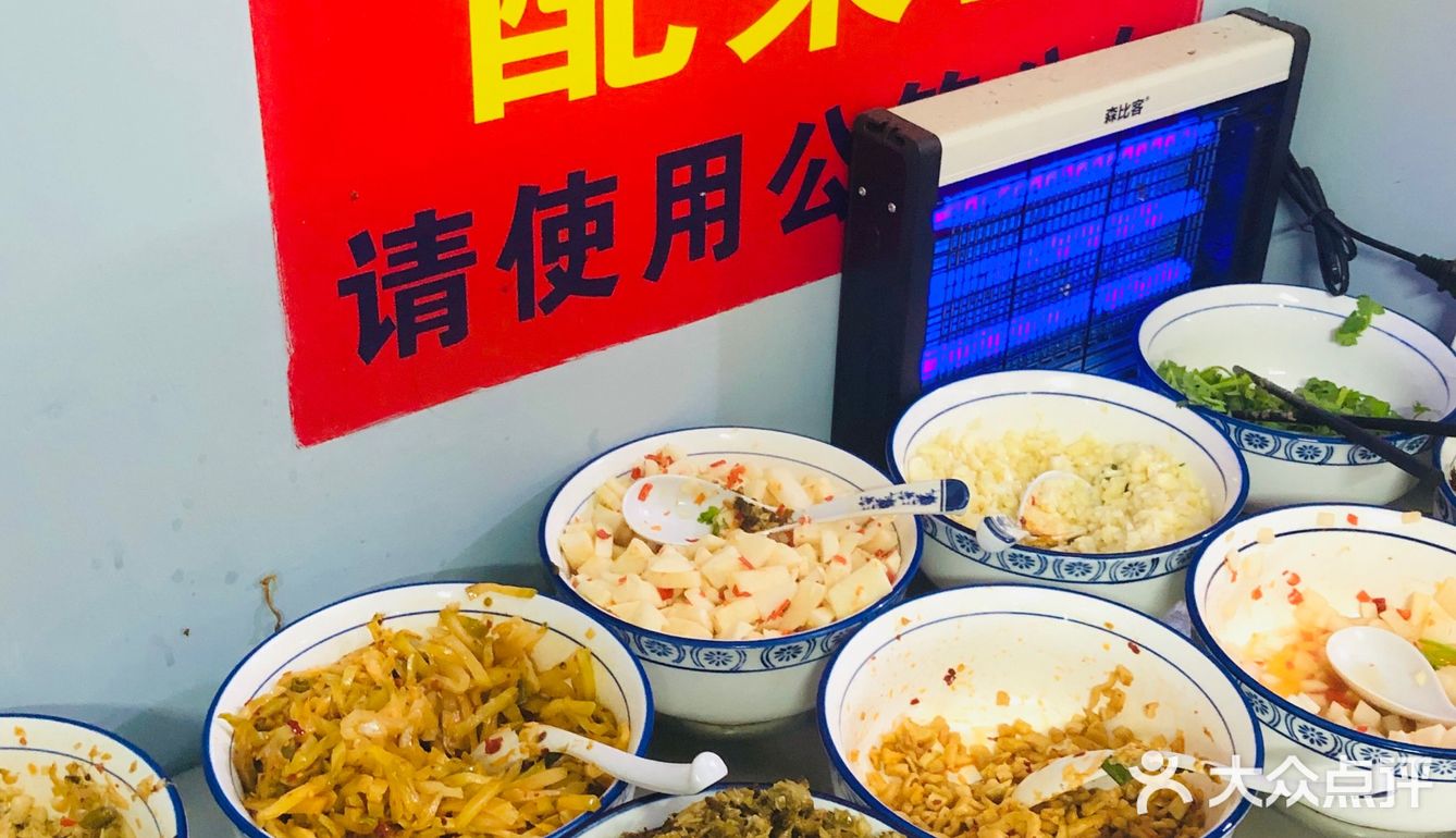 发现一家真正“鸡蛋面”，三个鸡蛋一斤面现做