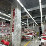 “烟火气中烧烤聚会的乐趣与美味共享”