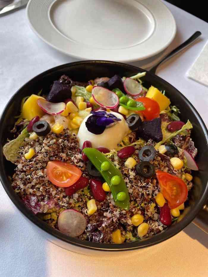 木桐庄算是昌平城区很好的西餐厅了环境不错口味也不错两个人单点花了