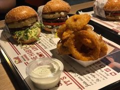 -The Habit Burger Grill 哈比特汉堡(复兴soho店)