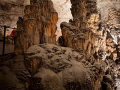 -波斯托伊纳溶洞