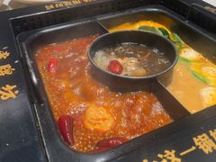 -老牌坊云南鱼豆花火锅(哈西万达店)