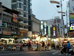 -六合夜市