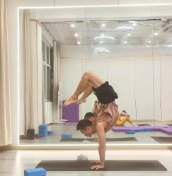 -亚太瑜伽普拉提学院