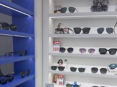 -美式眼镜·授权蔡司.依视路.尼康.豪雅.明月(南翔印象城店)