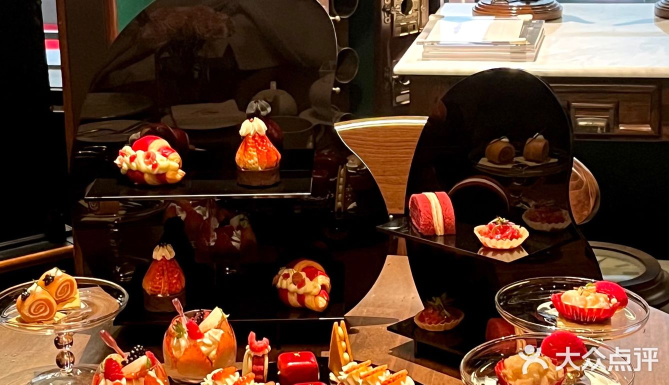  好久没和朋友坐下聊天了‍选了很多家店最后来到了龍·