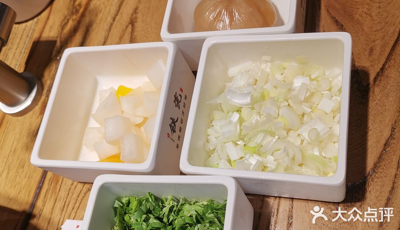 麻椒鸳鸯锅，味道超级赞，还点了几串羊肉串，肉块非常大