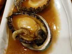 浇汁鲍鱼-老东镇啤酒屋海鲜加工·蒸汽海鲜·海鲜烧烤(台东店)