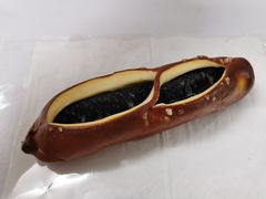 碱水墨鱼肠-天井·丑面包搭咖啡