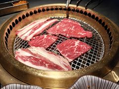 -铭牛烧肉·和牛海鲜自助(高新月牙湖店)