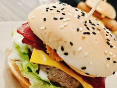 咸蛋超人芝士牛肉堡-牛纽塔·牛人堡(群众路店)