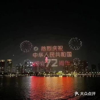 老人小孩特别喜欢来这边散散步，聊聊天