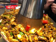 -沪小二炭火蛙锅(淮海中路美食不夜城店)