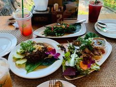 -Chom Cafe and Restaurant