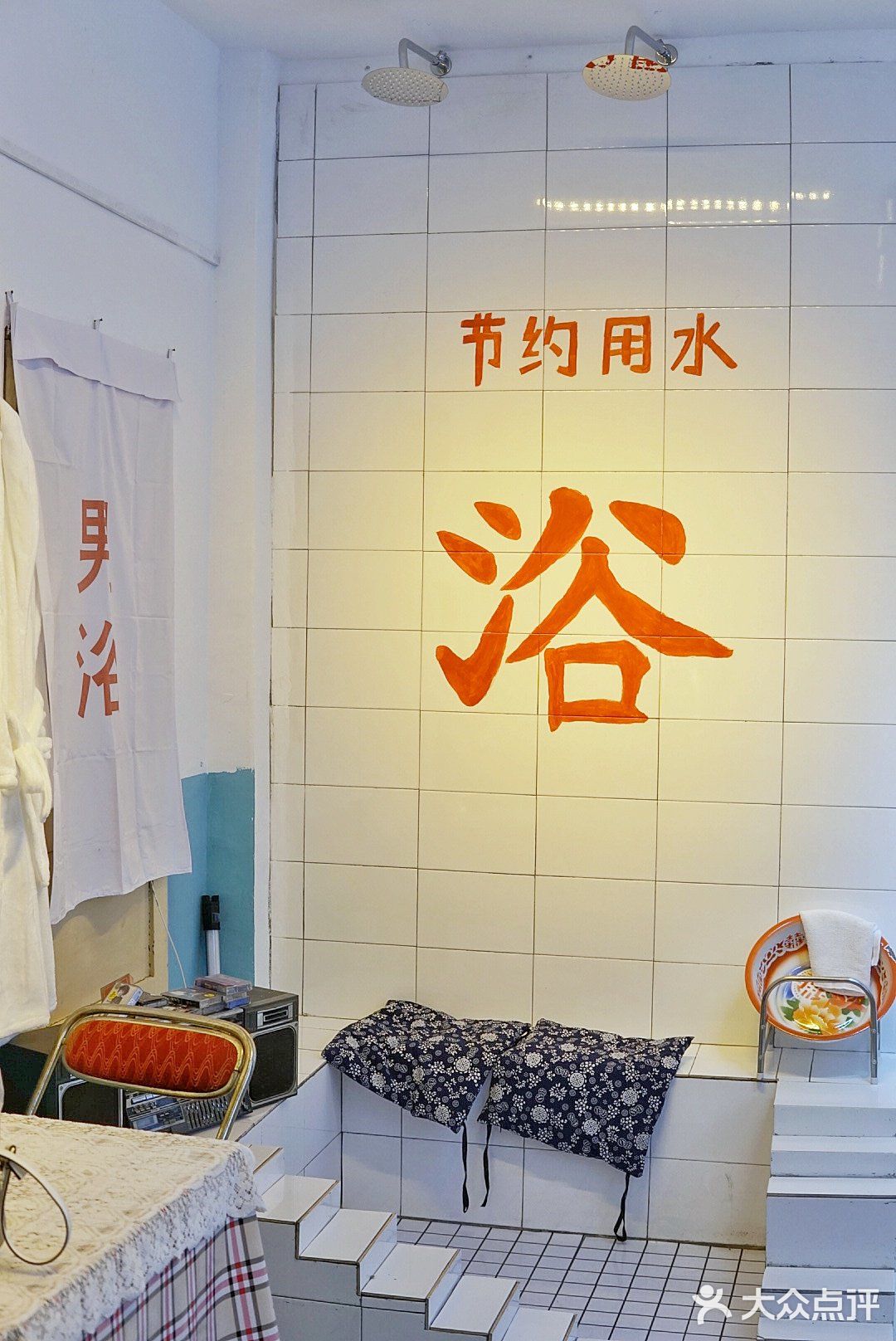 店面虽小  但是也会有好几个景