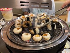 招牌活烤鳗鱼-围炉肉舍•炭烤活鳗•丹东海鲜烤肉(步行街店)