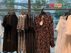 -URBAN REVIVO(上海中庚漫游城店)