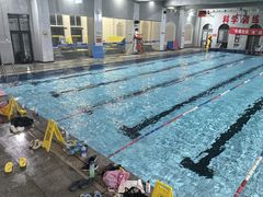 -梦翔龙湖滟澜山游泳俱乐部