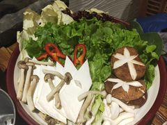 菌菇拼盘-老牌坊云南鱼豆花火锅(爱建店)