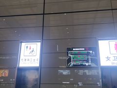 -虹桥火车站-停车场