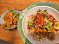 -百春原湖南牛肉粉(百联世纪店)