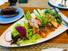 -Chom Cafe and Restaurant