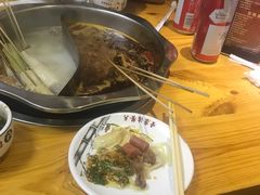 -何氏串串香火锅(翠亨店)