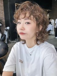 -韩国李知恩形象设计