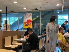 -麦当劳(轻轨曹杨路店)
