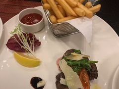 碳烤肉眼牛排及秘制牛排汁-WOLFGANG PUCK KITCHEN & BAR(迪士尼小镇店)