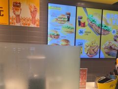 -麦当劳(轻轨曹杨路店)